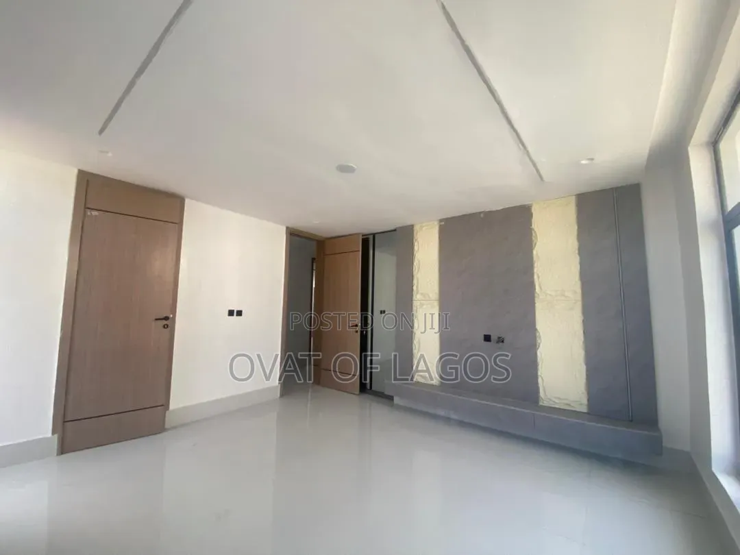 4bdrm House in VGC / Ajah for sale