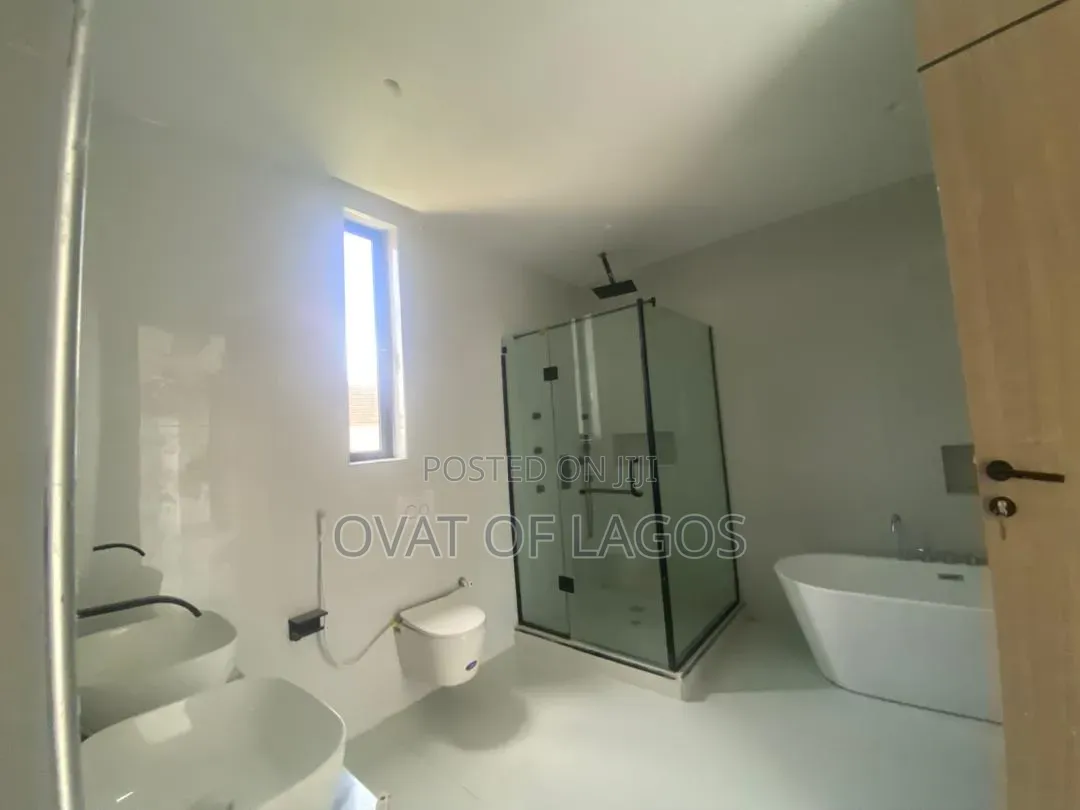 4bdrm House in VGC / Ajah for sale
