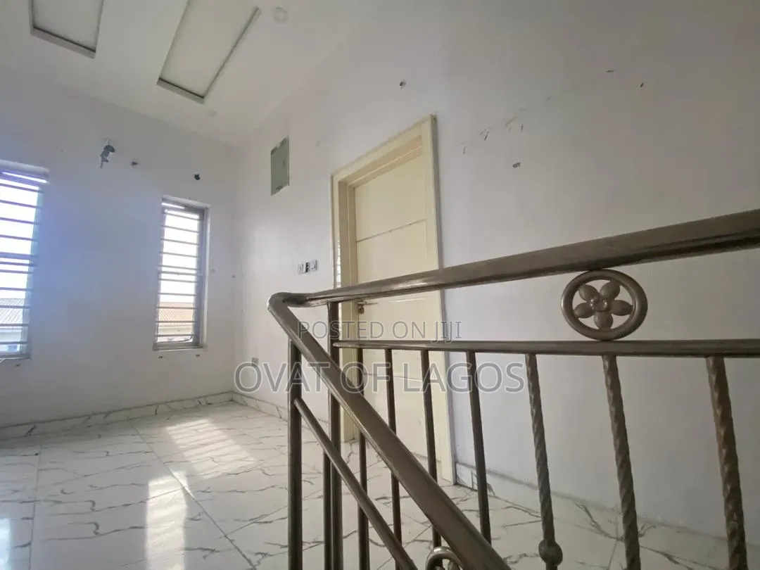 2bdrm Duplex in Chevron for rent
