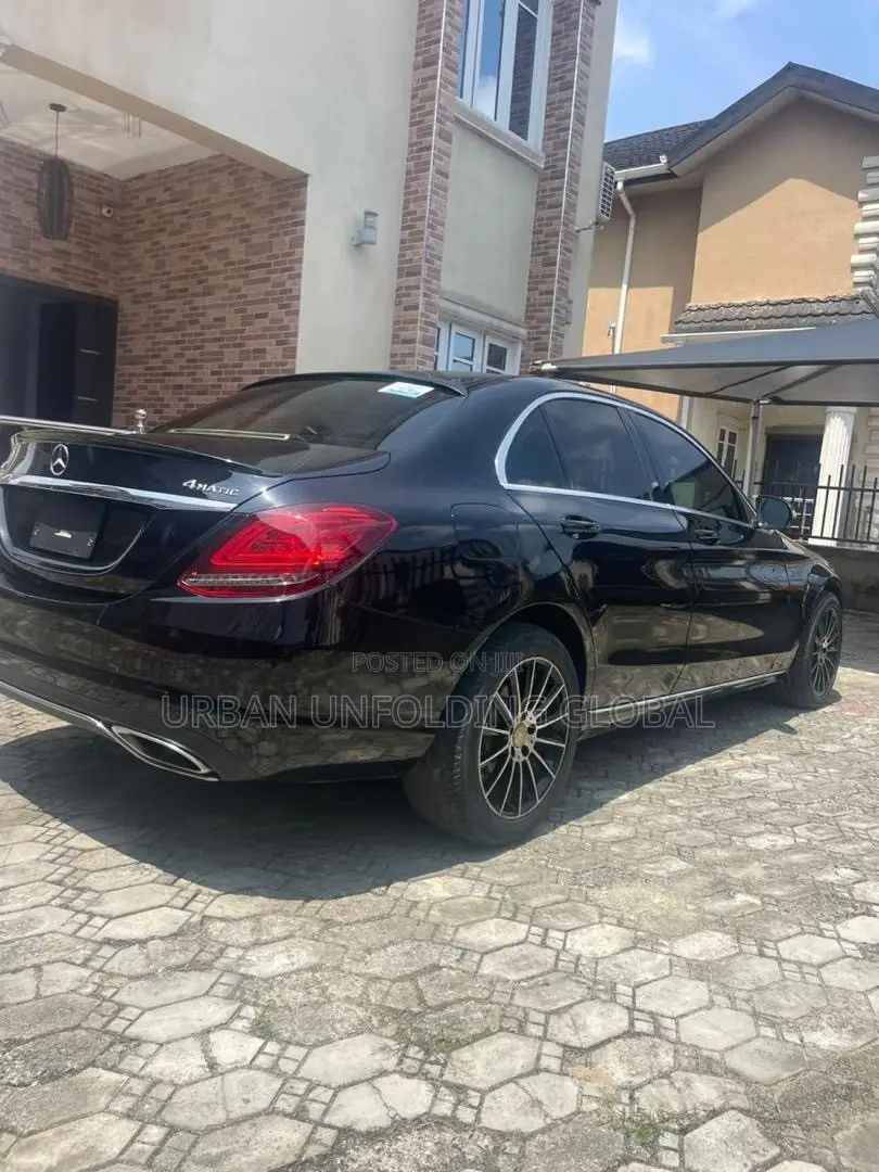 Mercedes-Benz C300 Base AWD 4Matic Sedan (2.0L 4cyl 7A) 2015 Black