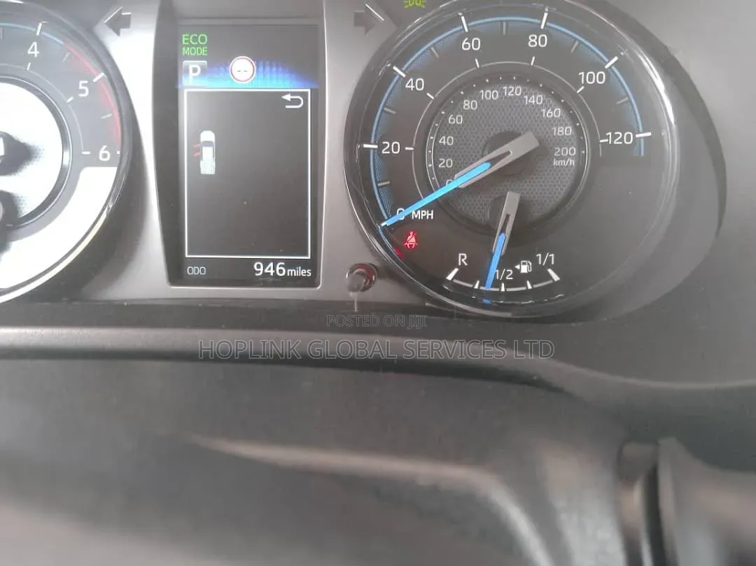 Toyota Hilux 2024 Blue