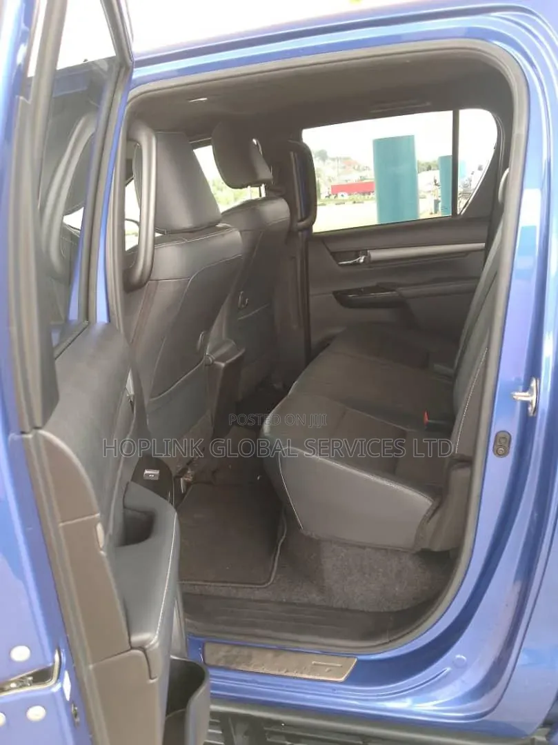 Toyota Hilux 2024 Blue