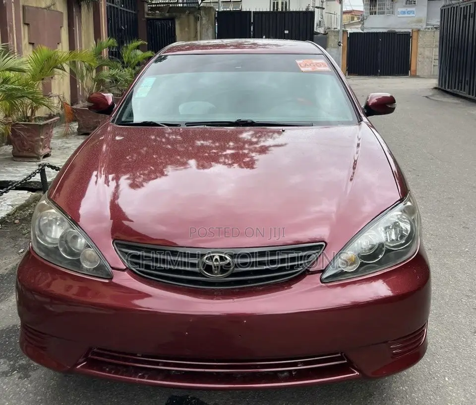 Toyota Camry SE 4dr Sedan (2.4L 4cyl 5A) 2005