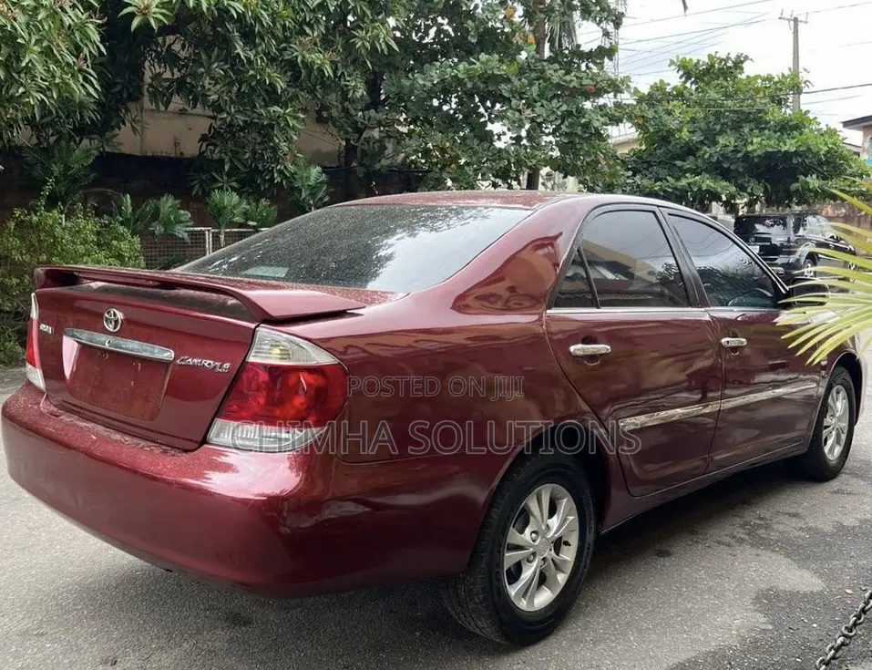 Toyota Camry SE 4dr Sedan (2.4L 4cyl 5A) 2005