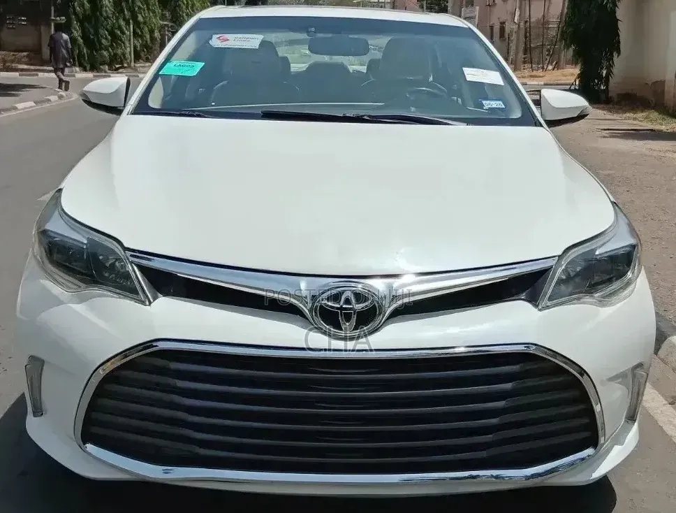 Toyota Avalon Limited 4dr Sedan (3.5L 6cyl 6A) 2015 White