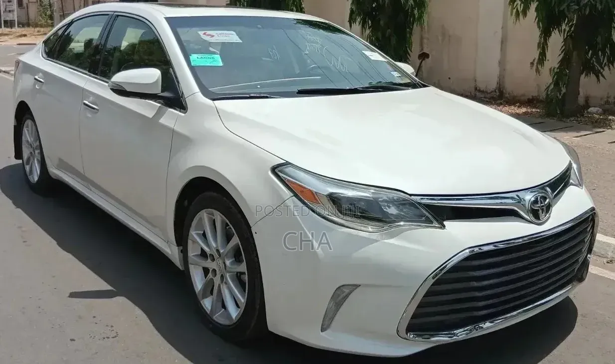 Toyota Avalon Limited 4dr Sedan (3.5L 6cyl 6A) 2015 White