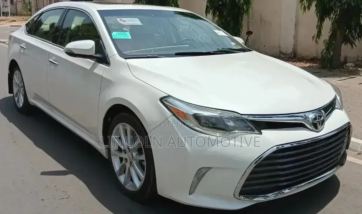 Toyota Avalon Limited 4dr Sedan (3.5L 6cyl 6A) 2015 White