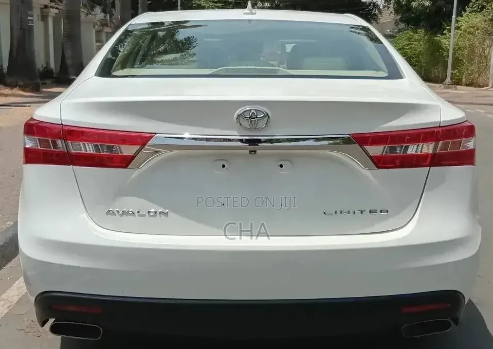 Toyota Avalon Limited 4dr Sedan (3.5L 6cyl 6A) 2015 White