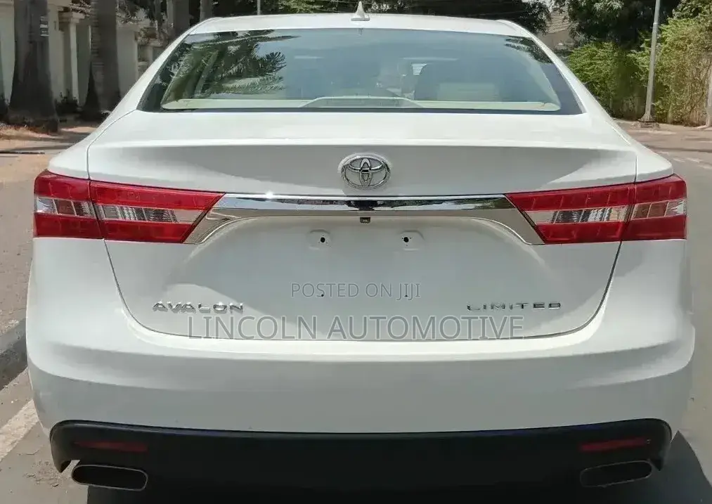 Toyota Avalon Limited 4dr Sedan (3.5L 6cyl 6A) 2015 White