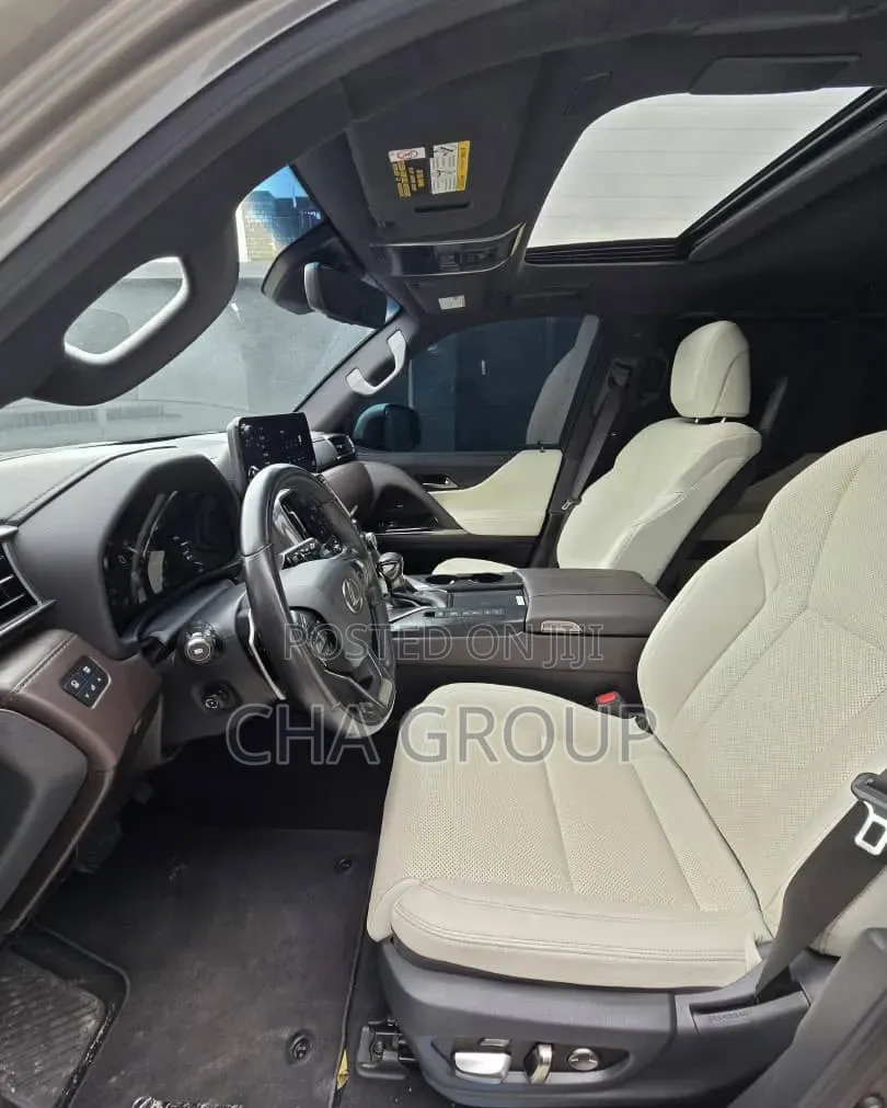 Lexus LX 2023 Gold