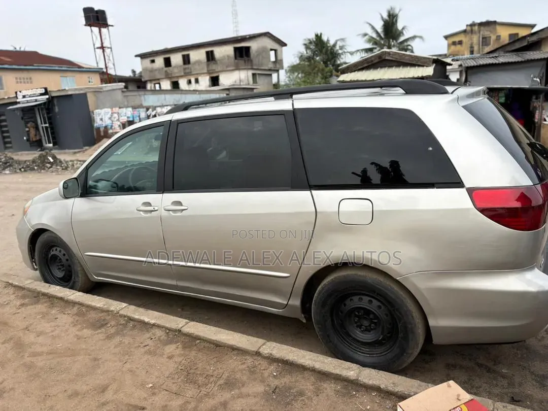 Toyota Sienna 2006 Silver