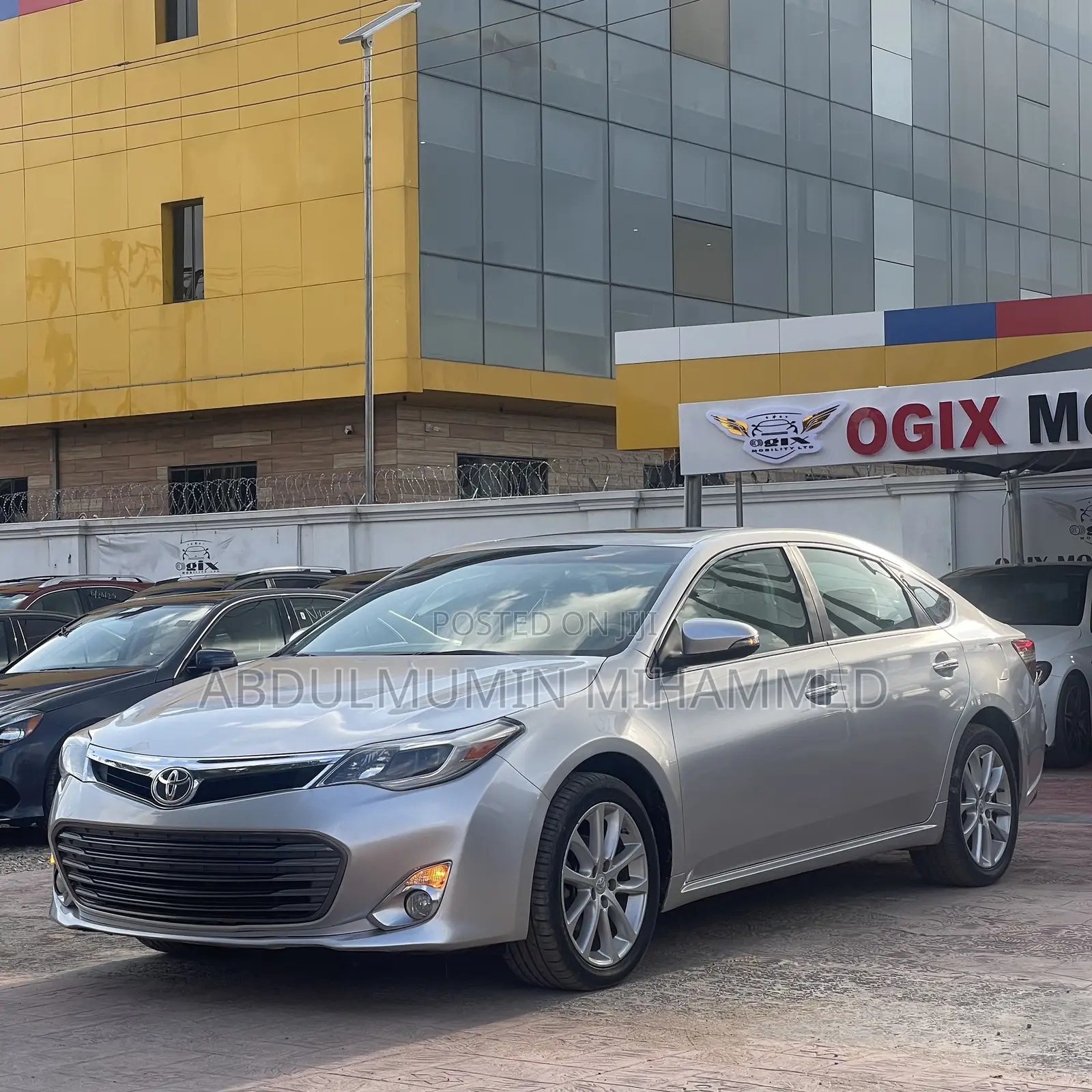 Toyota Avalon Limited Sedan FWD (3.5L 6cyl 6A) 2013 Silver