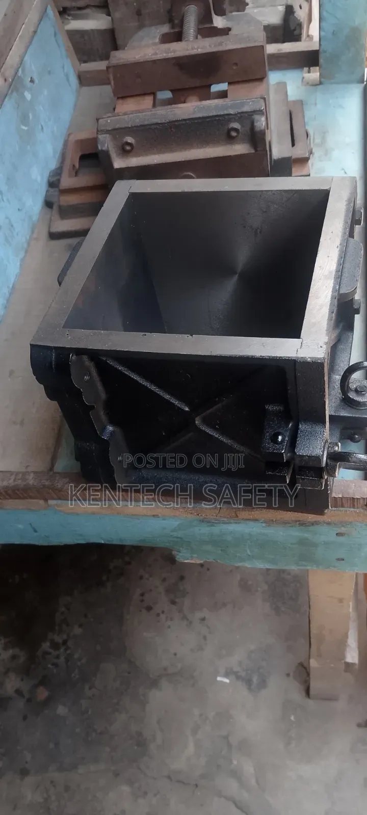 Construction Cube Mold 150x150