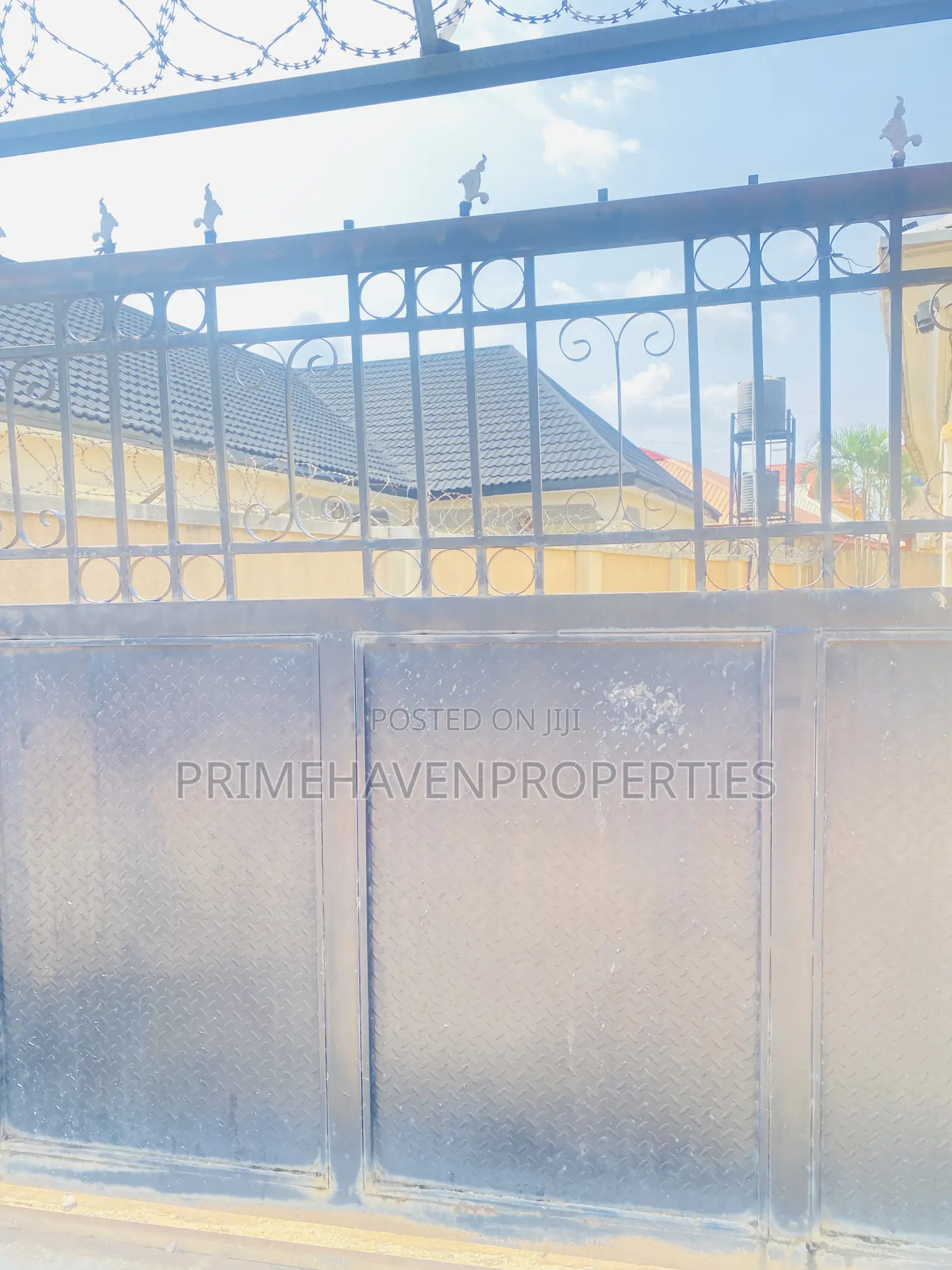 5bdrm Block of Flats in Kubwa for sale