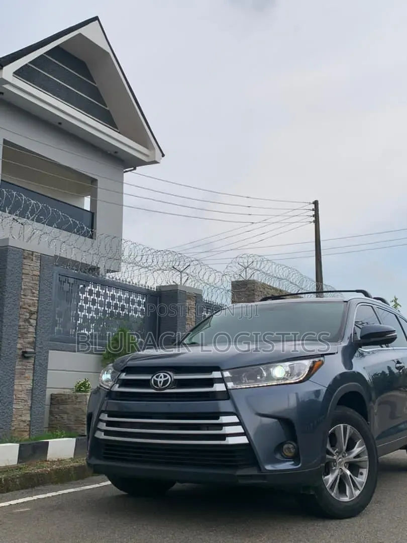 Toyota Highlander XLE 4x4 V6 (3.5L 6cyl 8A) 2017 Blue
