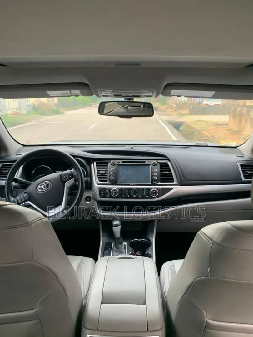 Toyota Highlander XLE 4x4 V6 (3.5L 6cyl 8A) 2017 Blue