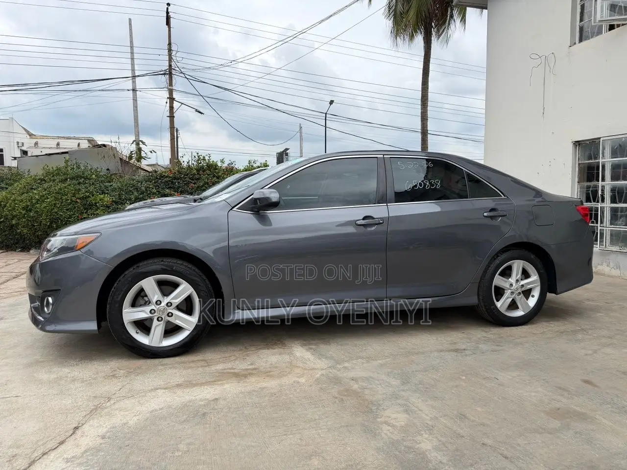 Toyota Camry SE 4dr Sedan (2.5L 4cyl 6A) 2013 Gray