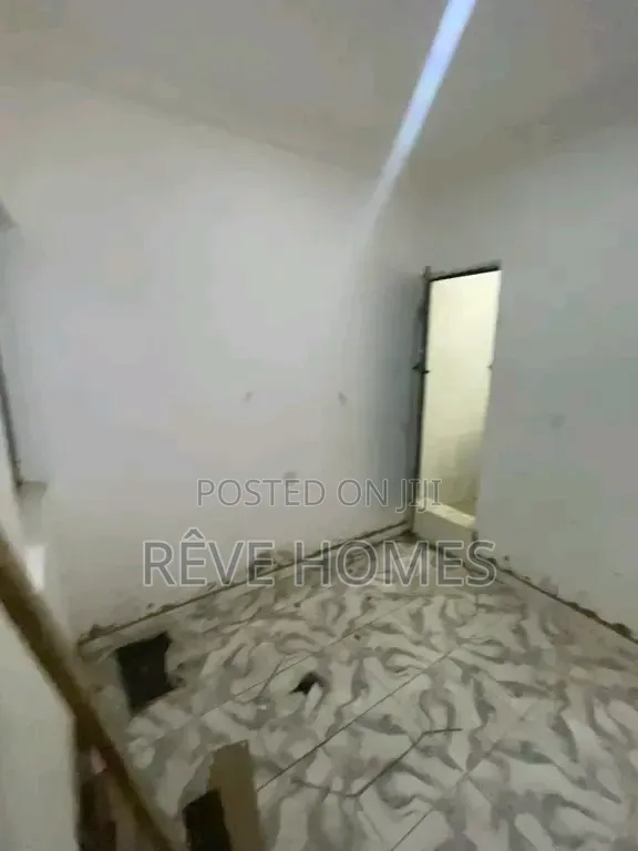 1bdrm Shared Apartment in Shomolu / Shomolu for rent