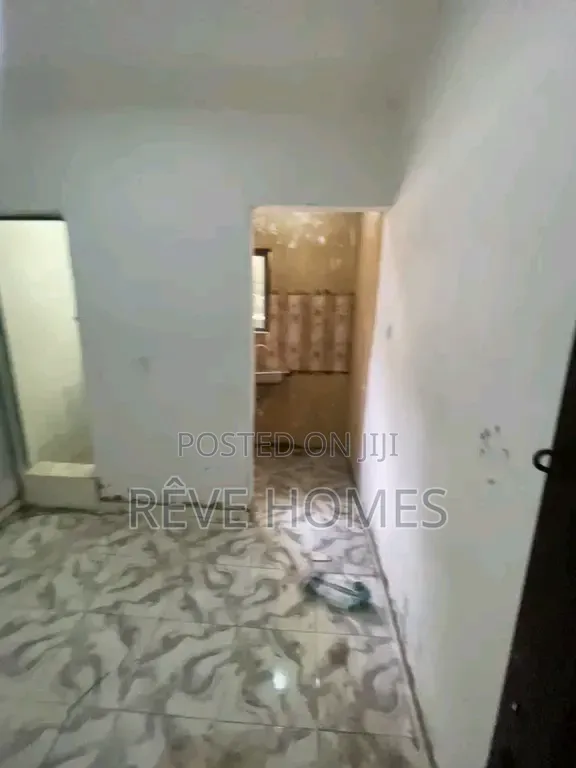 1bdrm Shared Apartment in Shomolu / Shomolu for rent