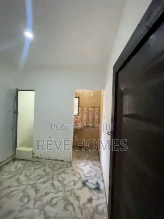 1bdrm Shared Apartment in Shomolu / Shomolu for rent
