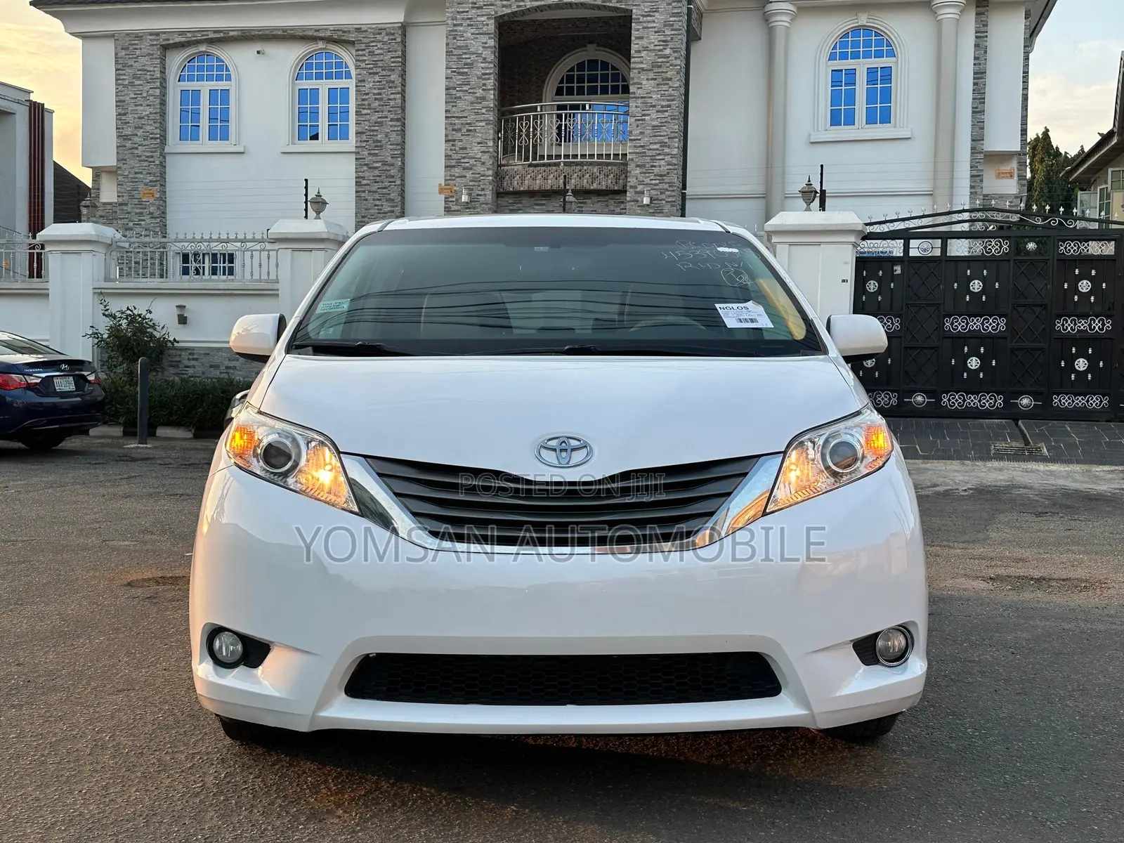 Toyota Sienna XLE 7 Passenger Mobility 2012 White
