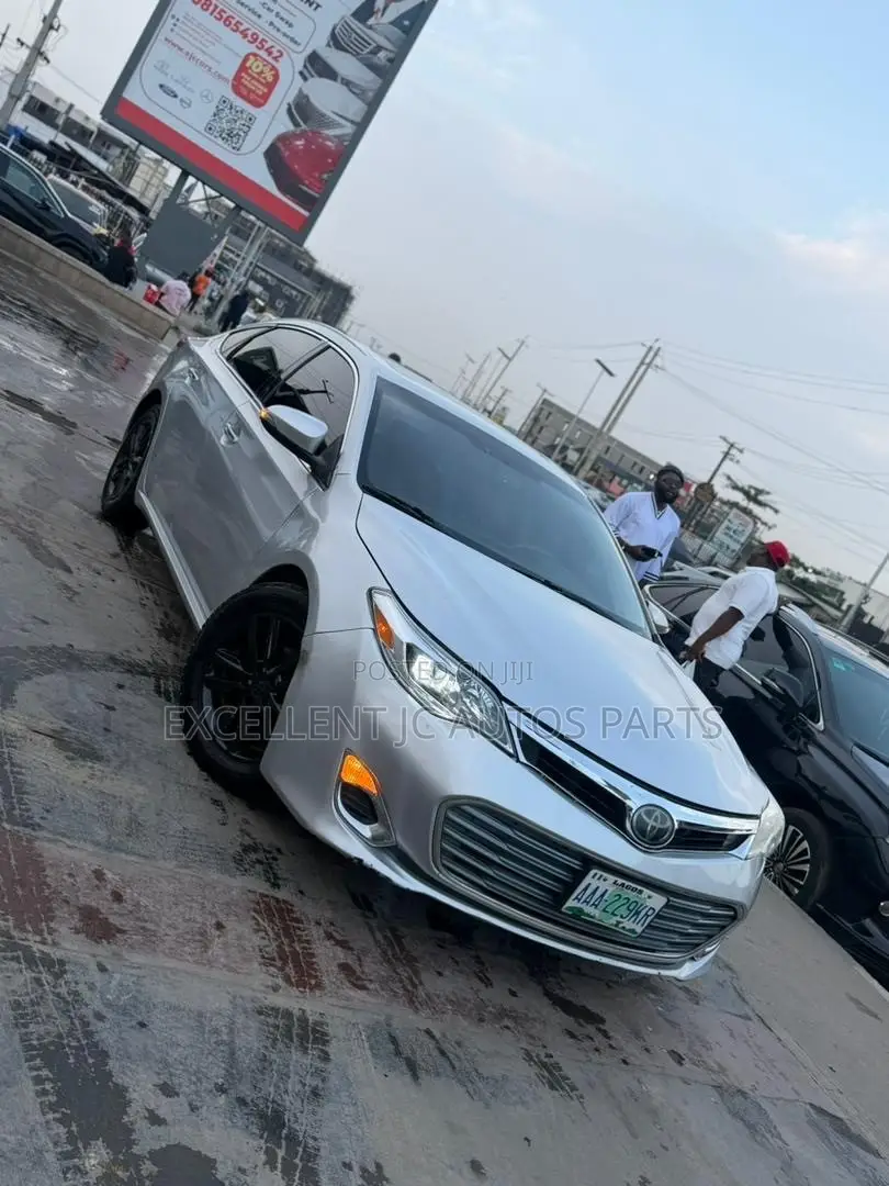 Toyota Avalon XLE 4dr Sedan (3.5L 6cyl 6A) 2014 Silver