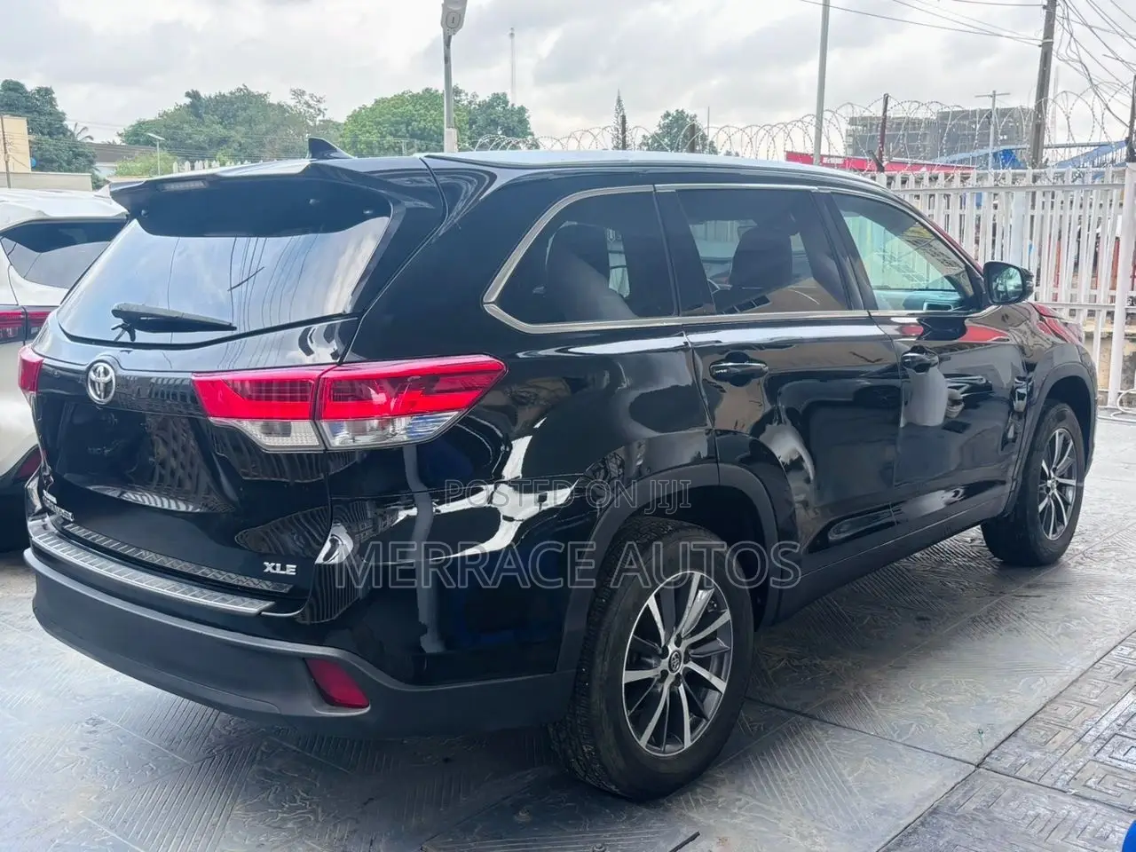 Toyota Highlander SE 4x4 V6 (3.5L 6cyl 8A) 2018 Black