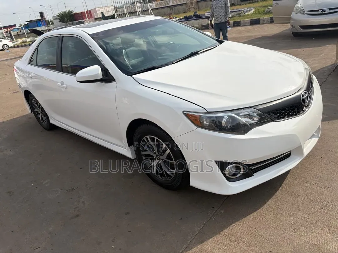 Toyota Camry SE Sport 4dr Sedan (2.5L 4cyl 6A) 2014 White