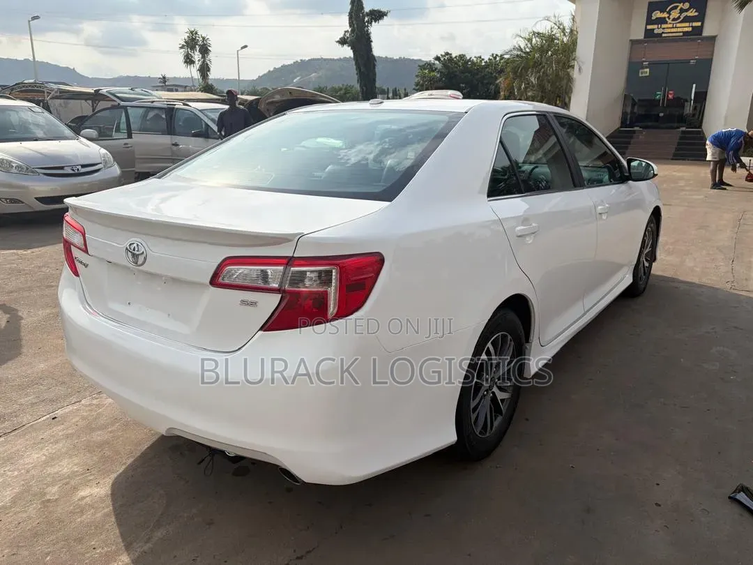 Toyota Camry SE Sport 4dr Sedan (2.5L 4cyl 6A) 2014 White