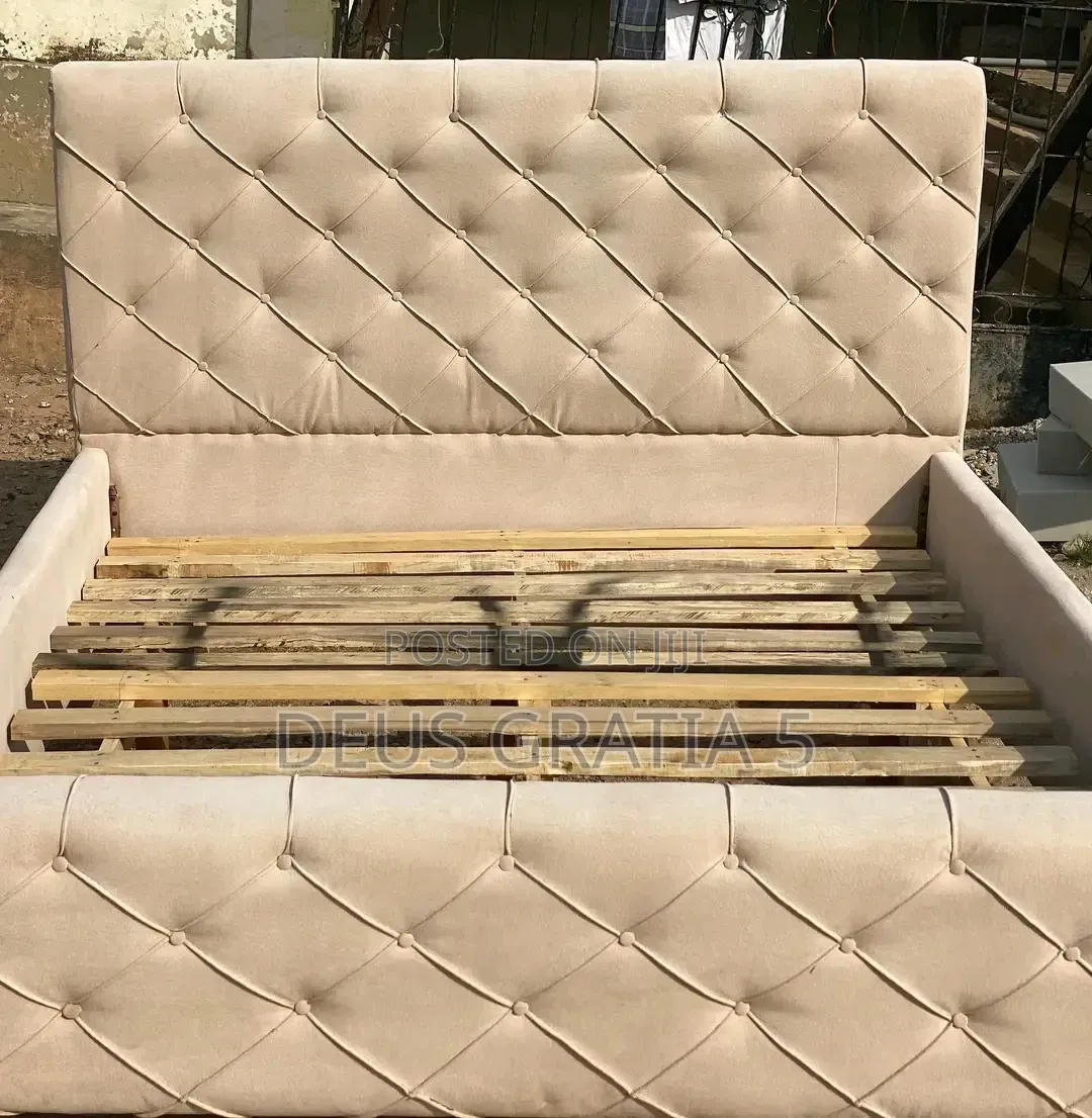 6 by 6 Bedframe Dirtg