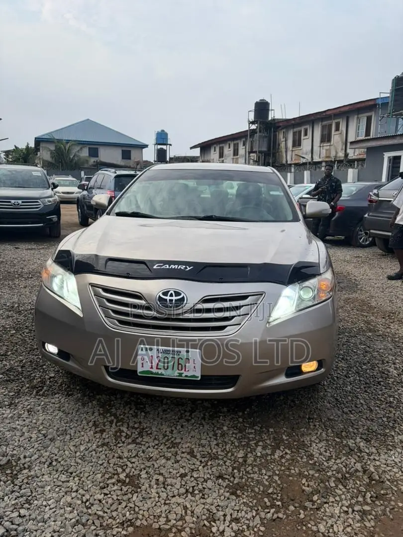 Toyota Camry XLE 4dr Sedan (2.4 4cyl 5A) 2008 Gold
