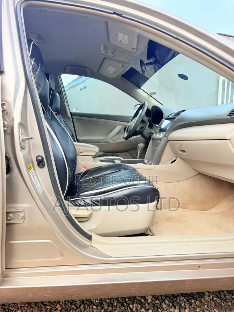 Toyota Camry XLE 4dr Sedan (2.4 4cyl 5A) 2008 Gold