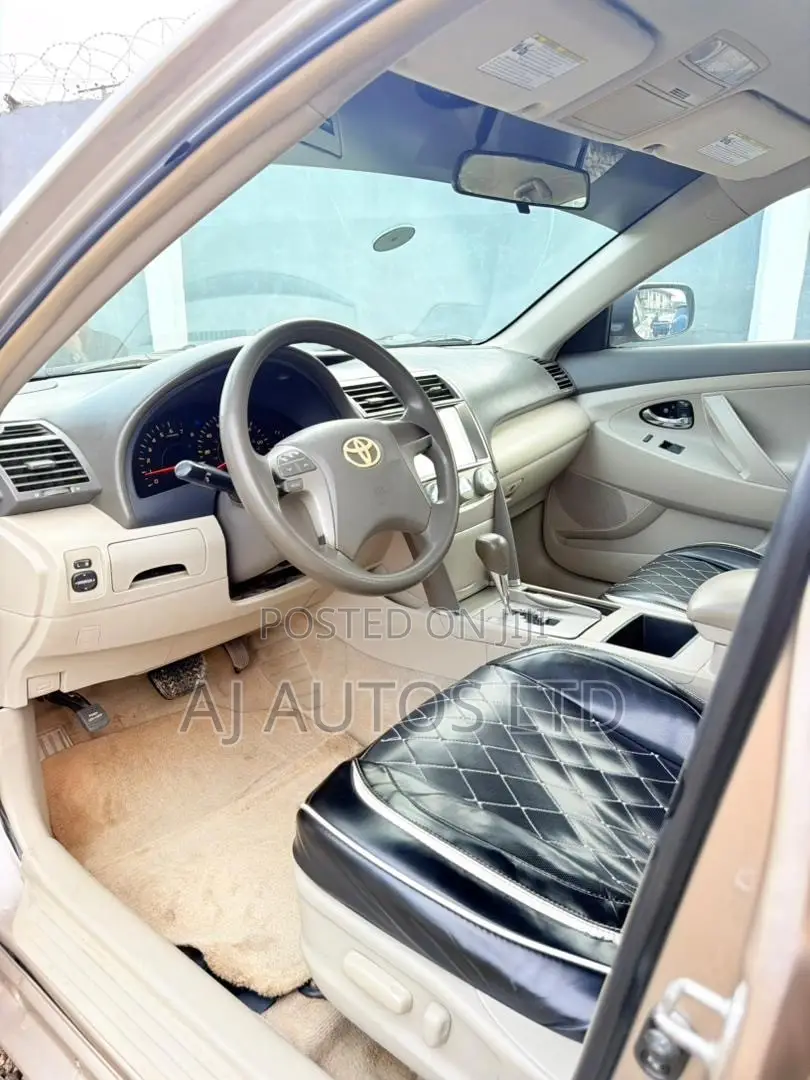 Toyota Camry XLE 4dr Sedan (2.4 4cyl 5A) 2008 Gold