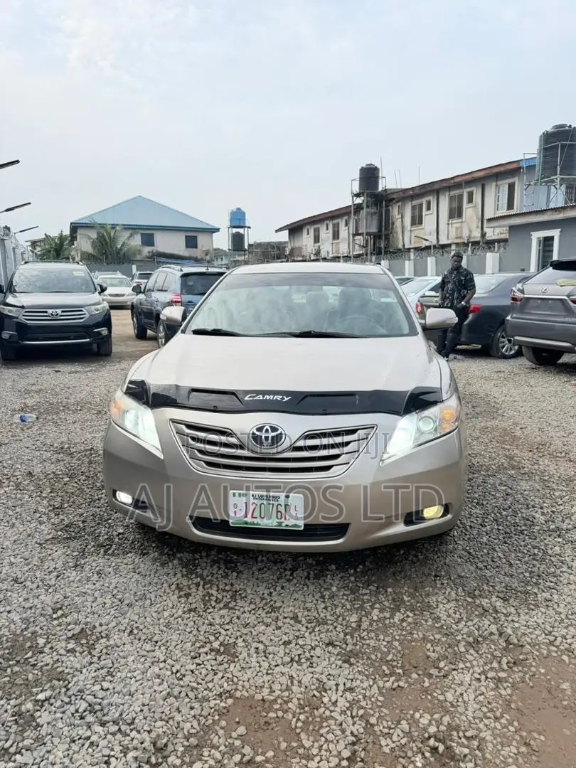 Toyota Camry XLE 4dr Sedan (2.4 4cyl 5A) 2008 Gold