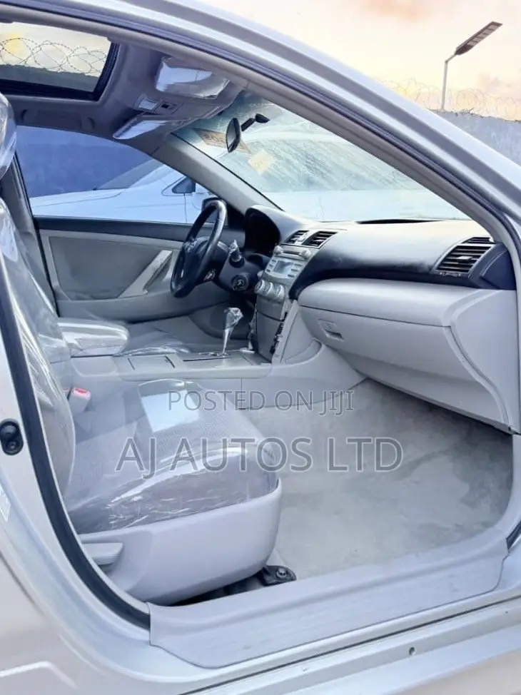 Toyota Camry SE V6 4dr Sedan (3.5L 6cyl 6AM) 2009 Silver