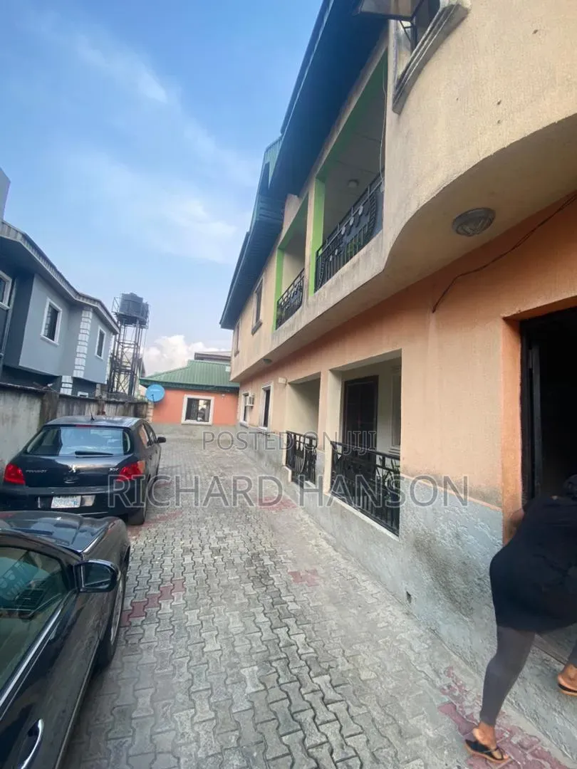 15bdrm Block of Flats in Close To Express, Sangotedo for sale