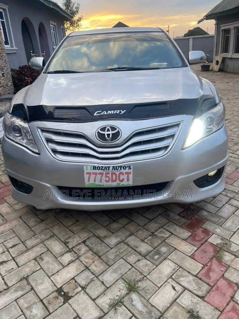 Toyota Camry 2010 Silver