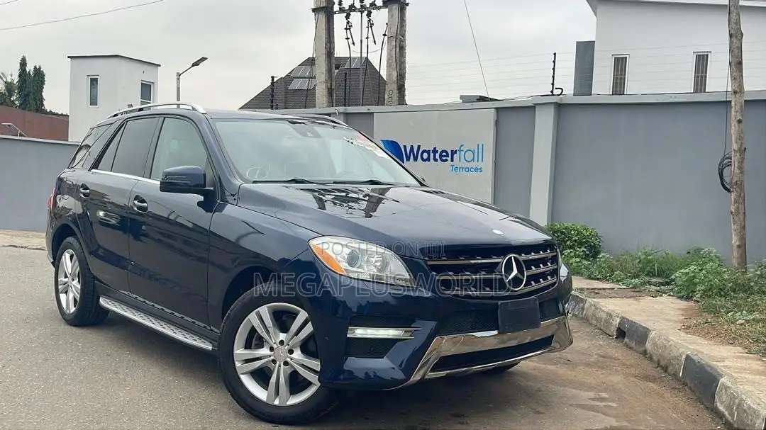 Mercedes-Benz M Class ML350 4MATIC 4dr SUV AWD (3.5L 6cyl 7A) 2014 Blue
