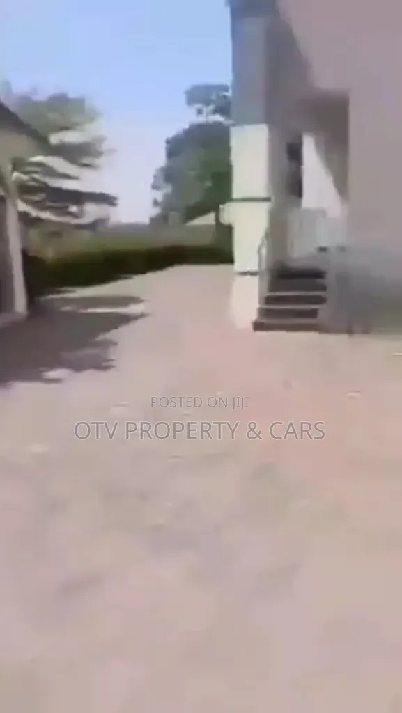 5bdrm Mansion in Maitama for sale