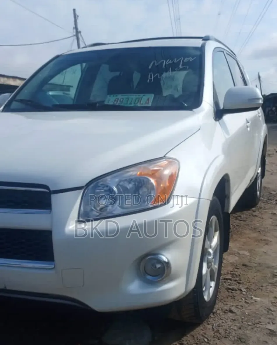 Toyota RAV4 2011 White