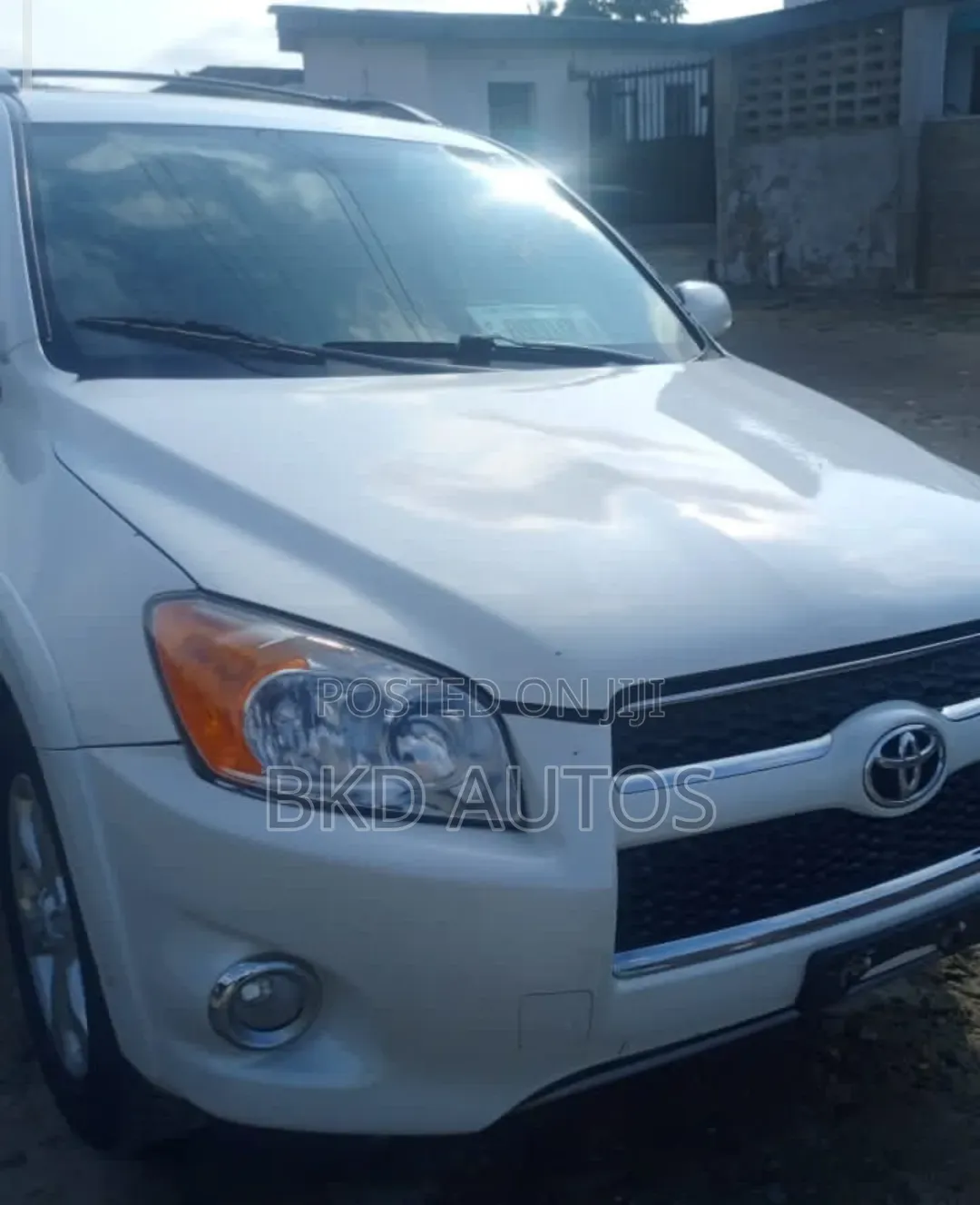 Toyota RAV4 2011 White