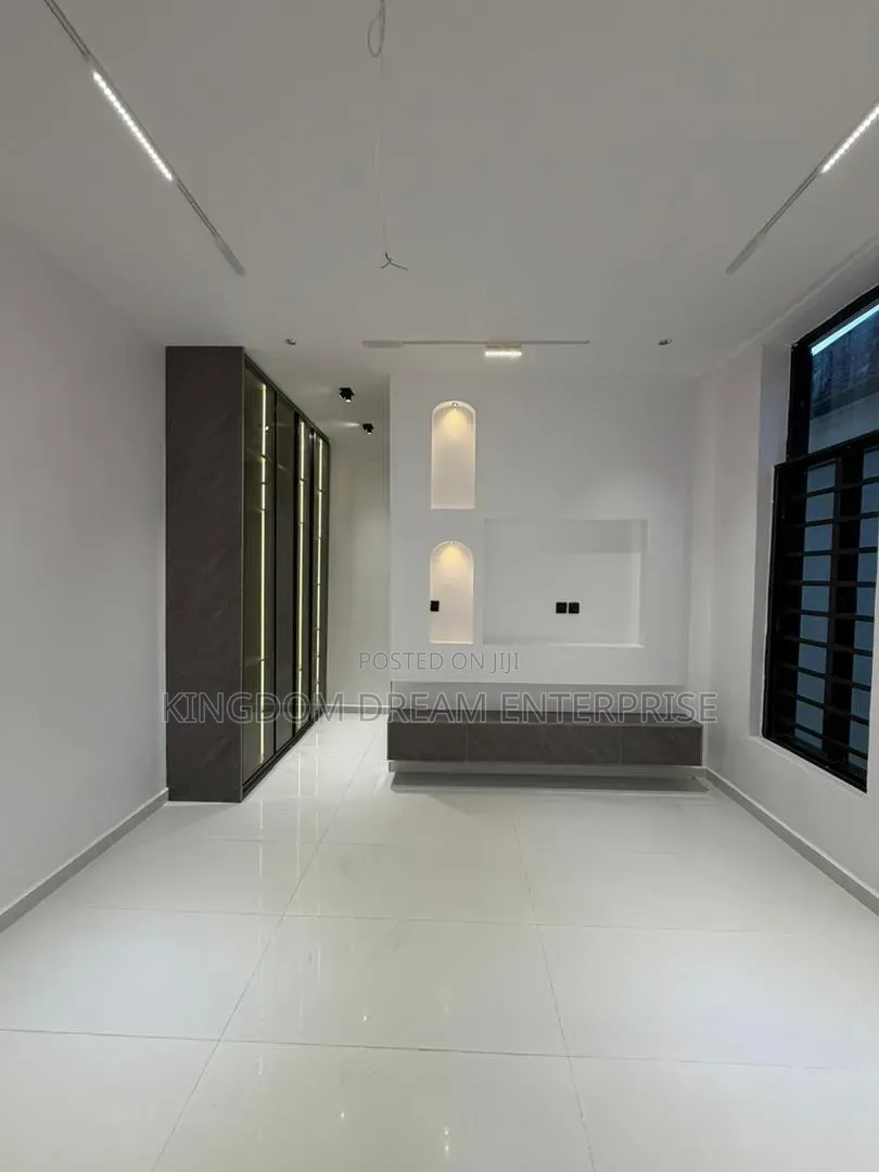 5bdrm Duplex in Vgc Lekki Lagos for sale