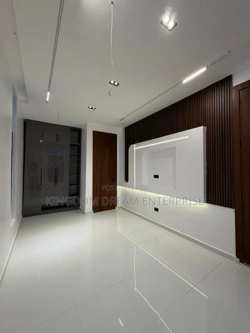5bdrm Duplex in Vgc Lekki Lagos for sale