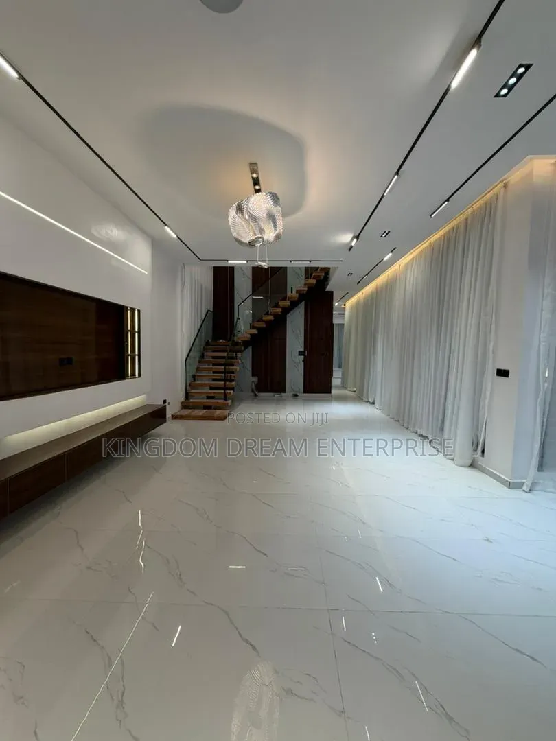 5bdrm Duplex in Vgc Lekki Lagos for sale