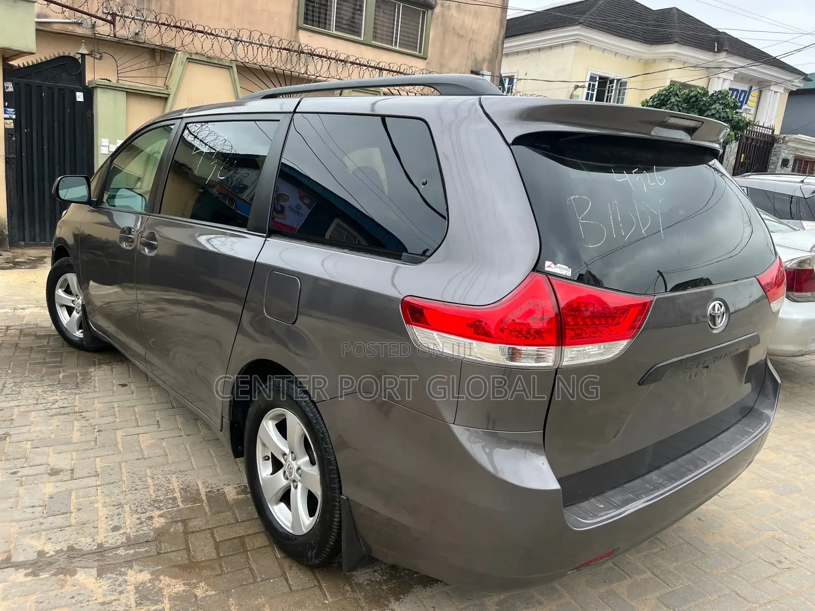Toyota Sienna LE 8 Passenger 2011 Gray