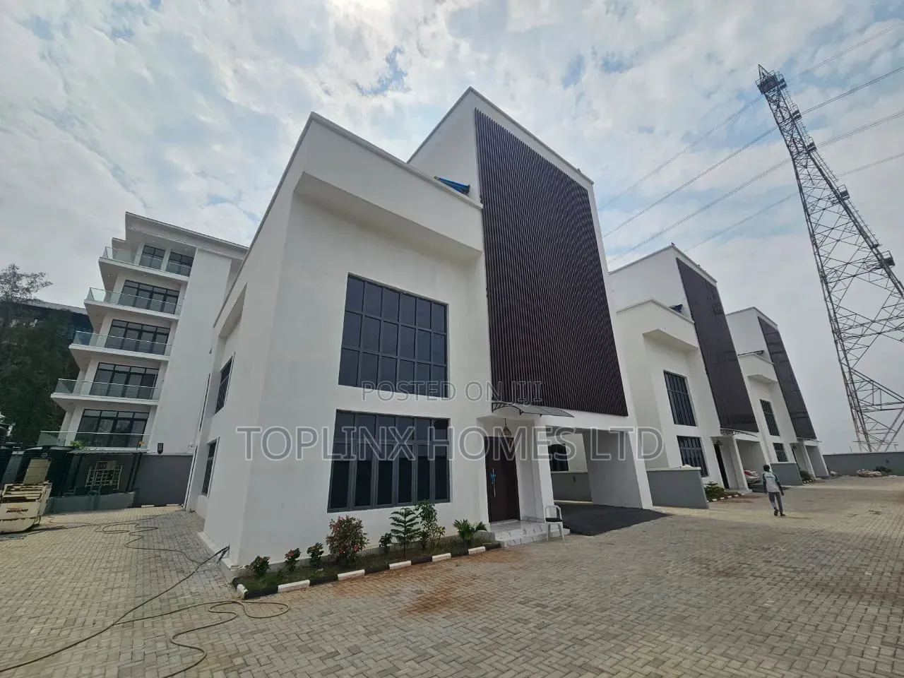 Furnished 5bdrm Duplex in Banana Island for rent