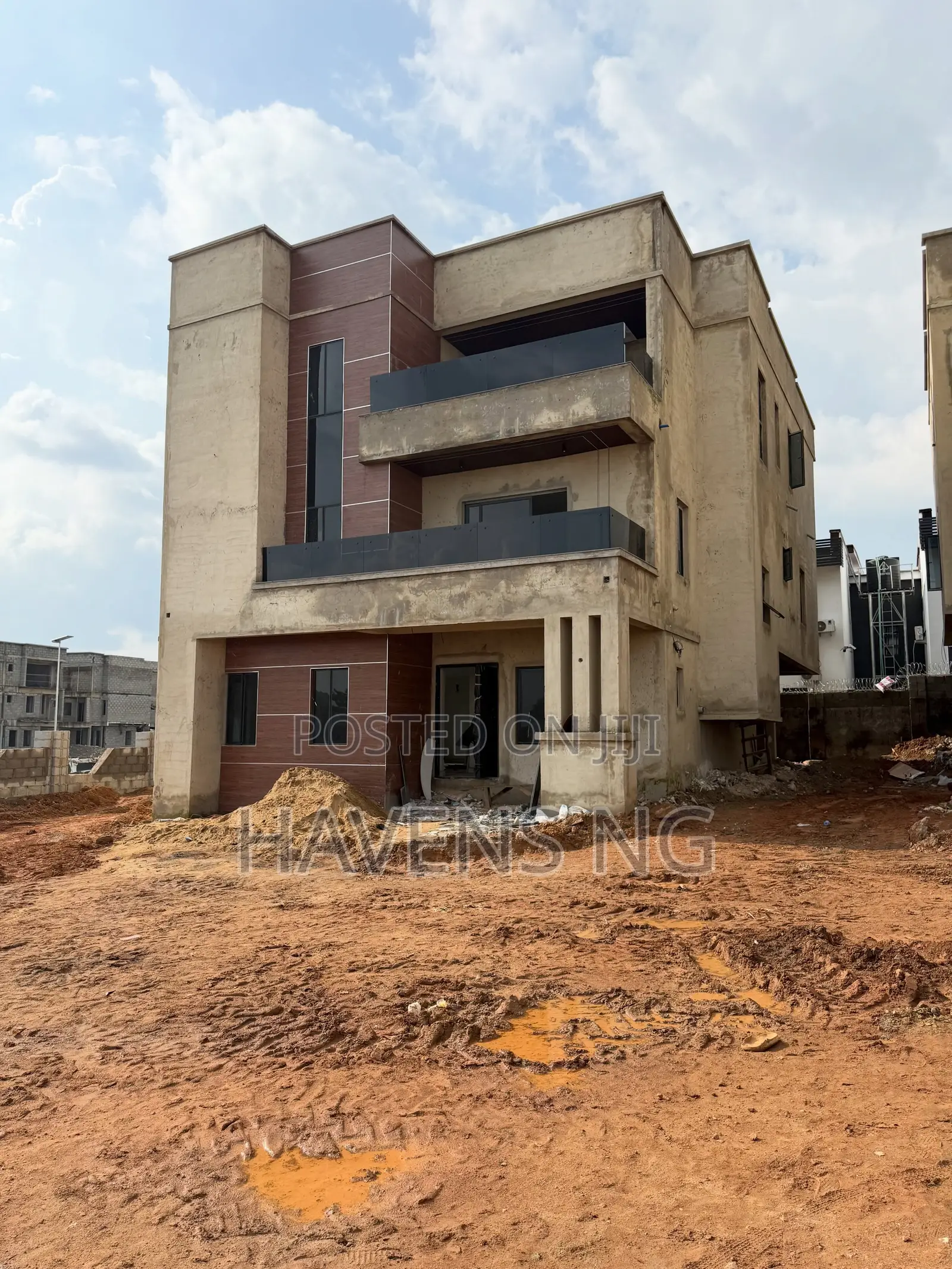 4bdrm Duplex in Kado for sale