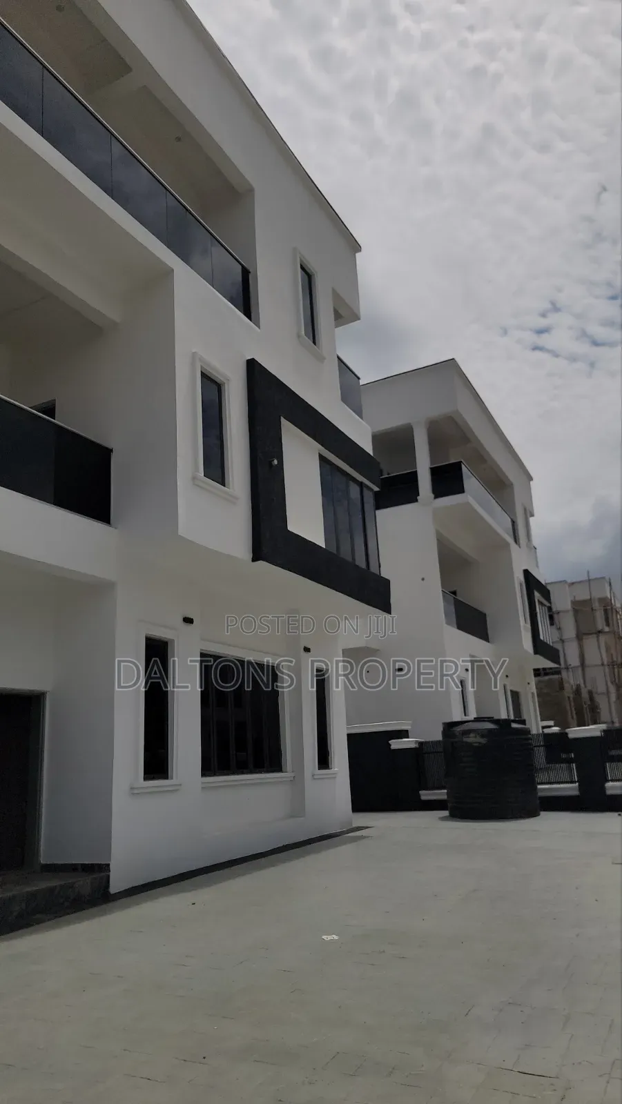 6bdrm Duplex in Naskaze Home, Lugbe District for sale