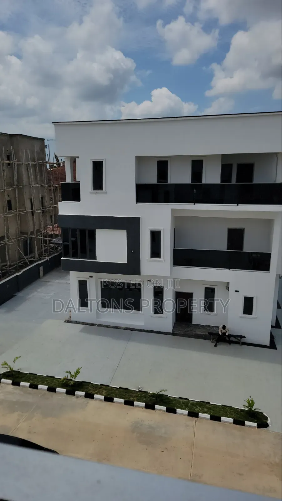 6bdrm Duplex in Naskaze Home, Lugbe District for sale