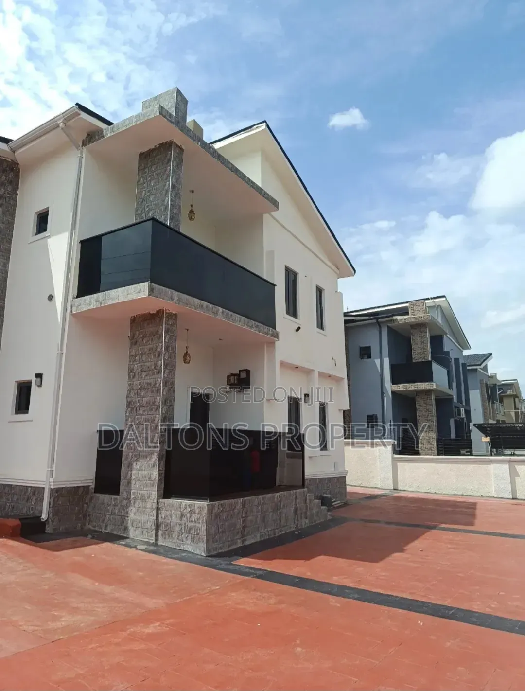 4bdrm Duplex in Von Axis, Sabon Lugbe for rent
